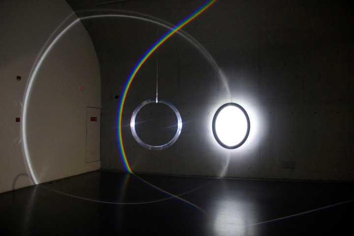 olafur eliasson的装置作品,多年研究"光"的艺术家