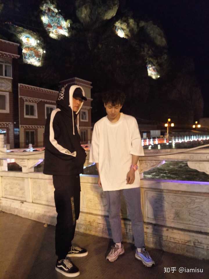 不过男朋友真的挺帅的,网恋最开始不就是看长相,慢慢了解后才看性格