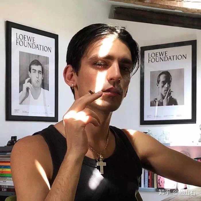 有哪些看起来比较成熟的男生头像?