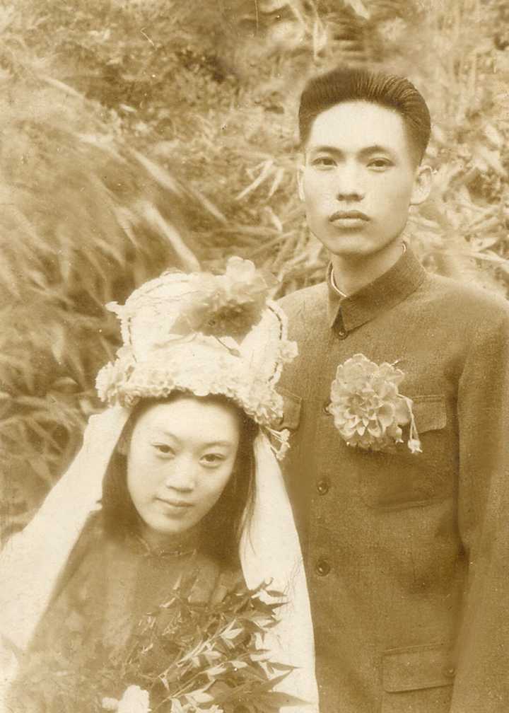 不同年代的结婚照摄影风格与新郎新娘的服装造型原貌各是什么呢