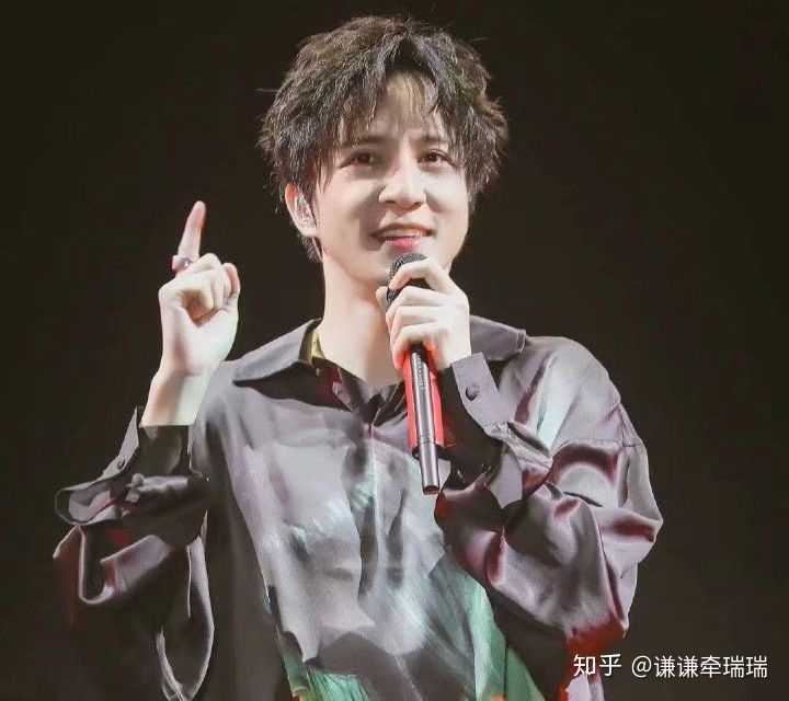 薛之谦有哪些好看的图片,可以当头像的那种.