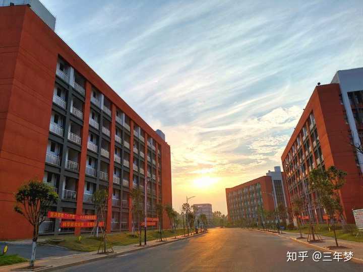 广西医科大学玉林校区宿舍和校园环境如何?