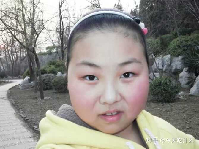 女生由丑变美后是什么样的感觉?