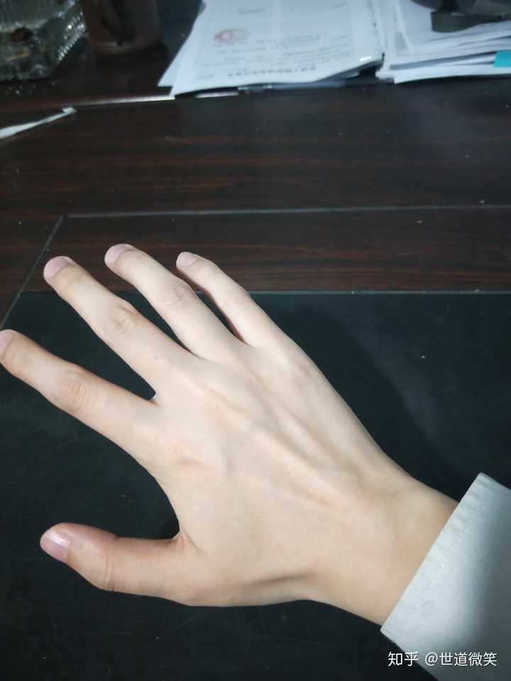 男生的手和指甲可以美到什么样子?