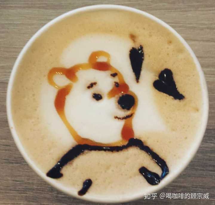爱心拉花的底,焦糖和巧克力画的小熊
