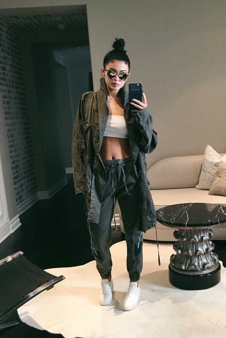 一大波kylie jenner送给你,手机码答案我就不多说了.