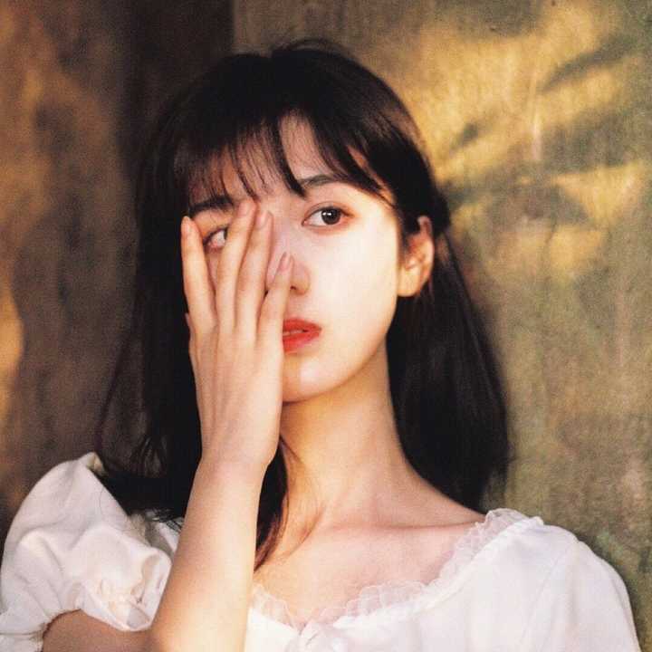 求哭的很漂亮的女孩子的头像?