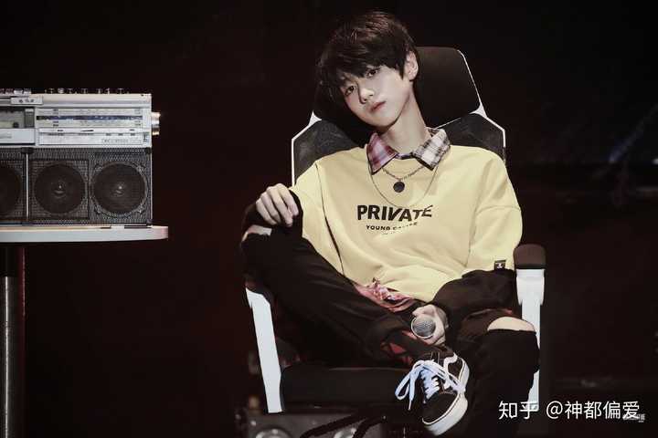 为什么时代峰峻艺人少年感都那么强