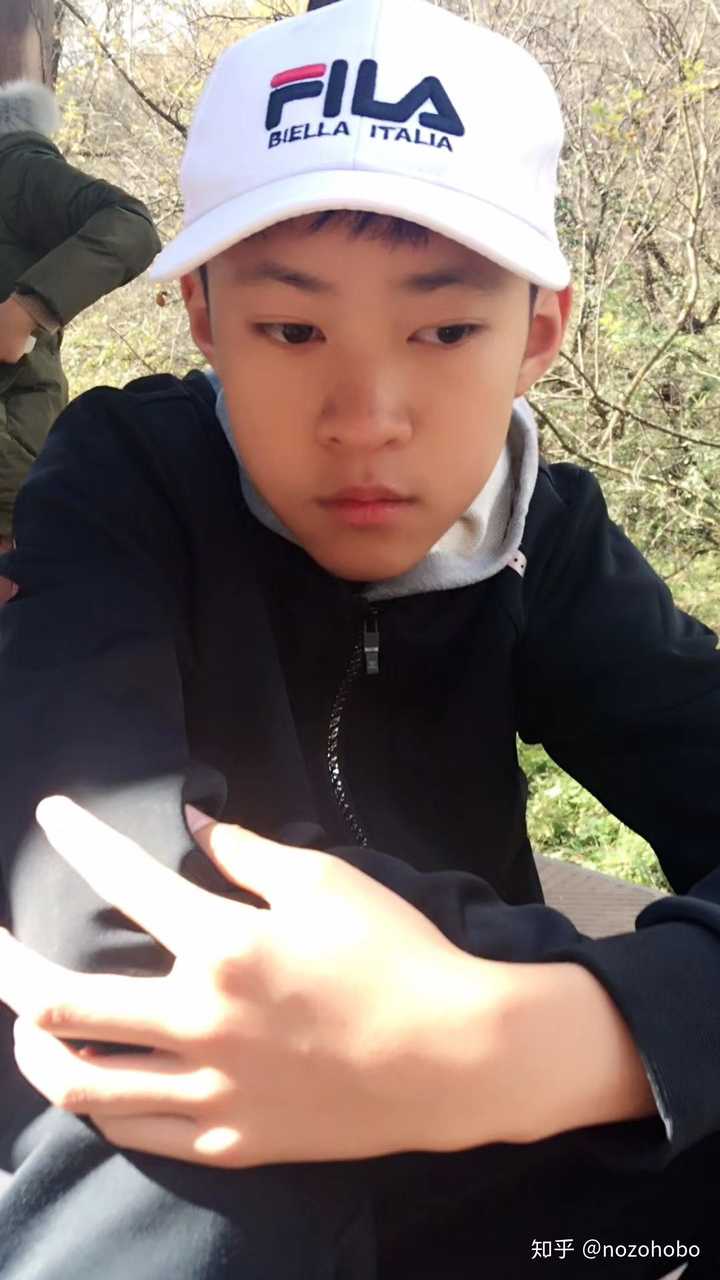 本人虽然是六年级 但是身高已经 180了 个头真的是同龄男生中很高的