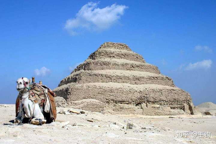 主要产生于古王国时期(约bc3000-bc2000之间),其雏形叫做"马斯塔巴"