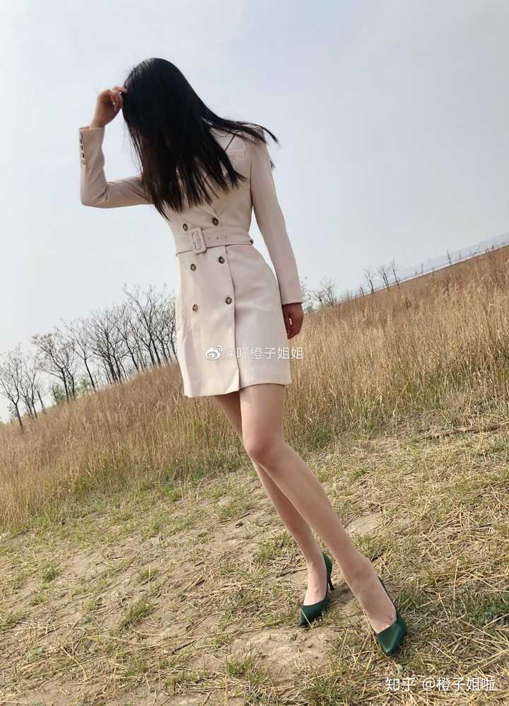 夏天穿肉色丝袜有何意义?