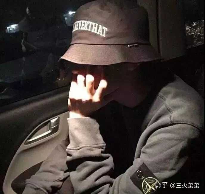 哪位大佬给点男生用的头像?