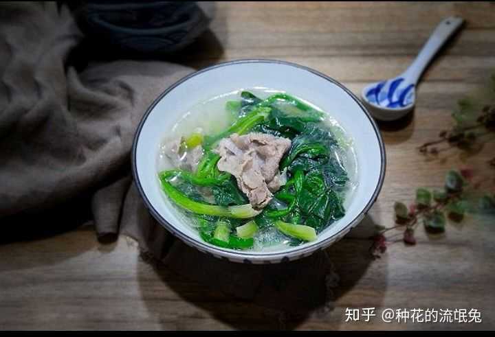 羊肉卷菠菜汤