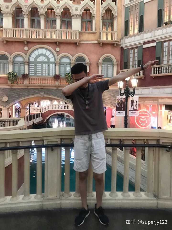 身高一米八五的男生适合穿短裤吗?怎么搭配好呢?