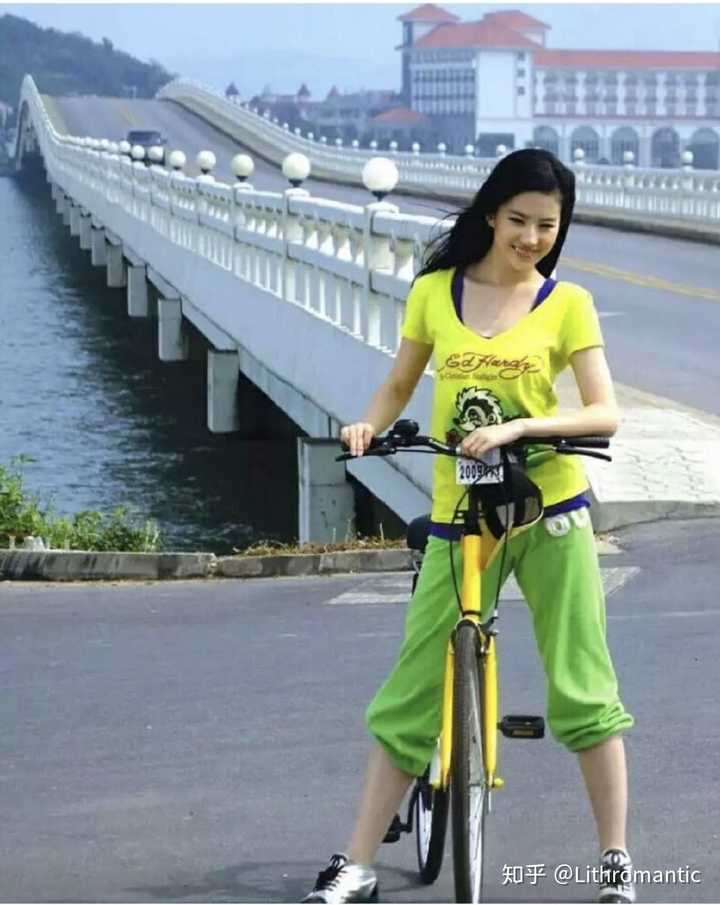 刘亦菲代言阿迪达斯,有网友说她有点不搭,没什么运动感,大家会买吗?