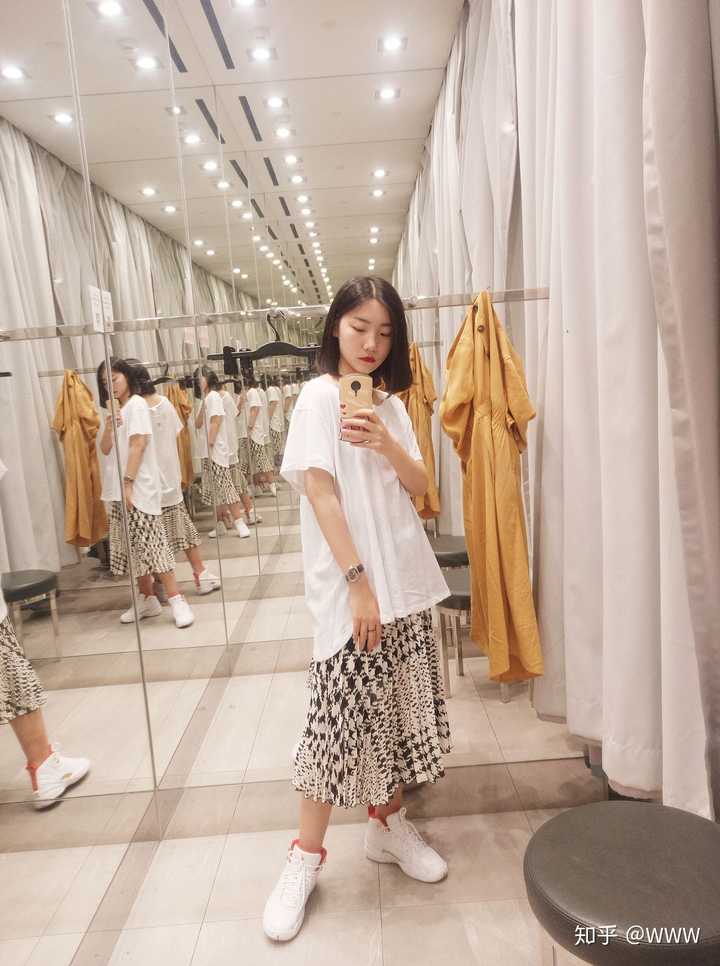 164cm108斤女生图,165体重110斤真实图片 164cm50kg梨形身材女生怎样穿会比较可爱啊?