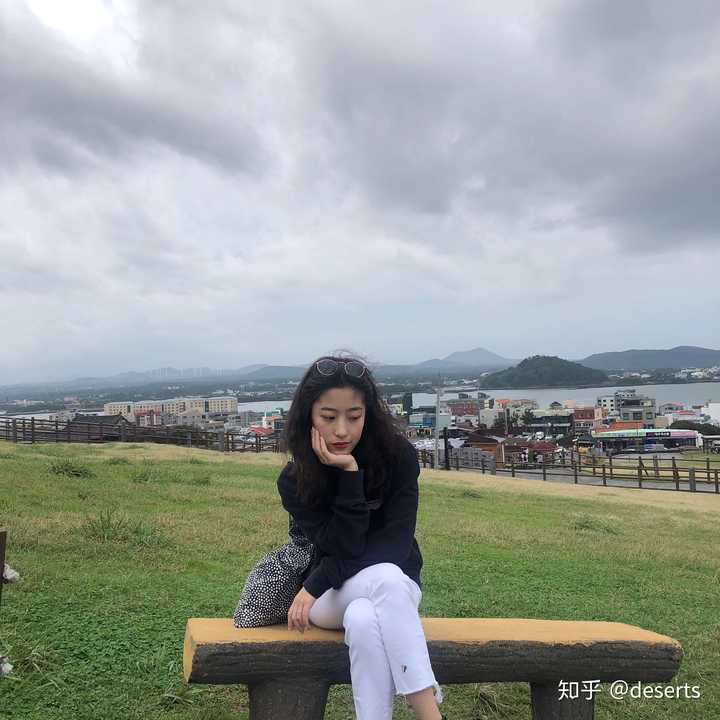 拍照时怎样摆姿势好看?