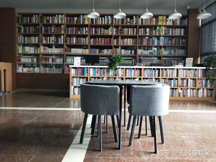 郑州商学院图书馆