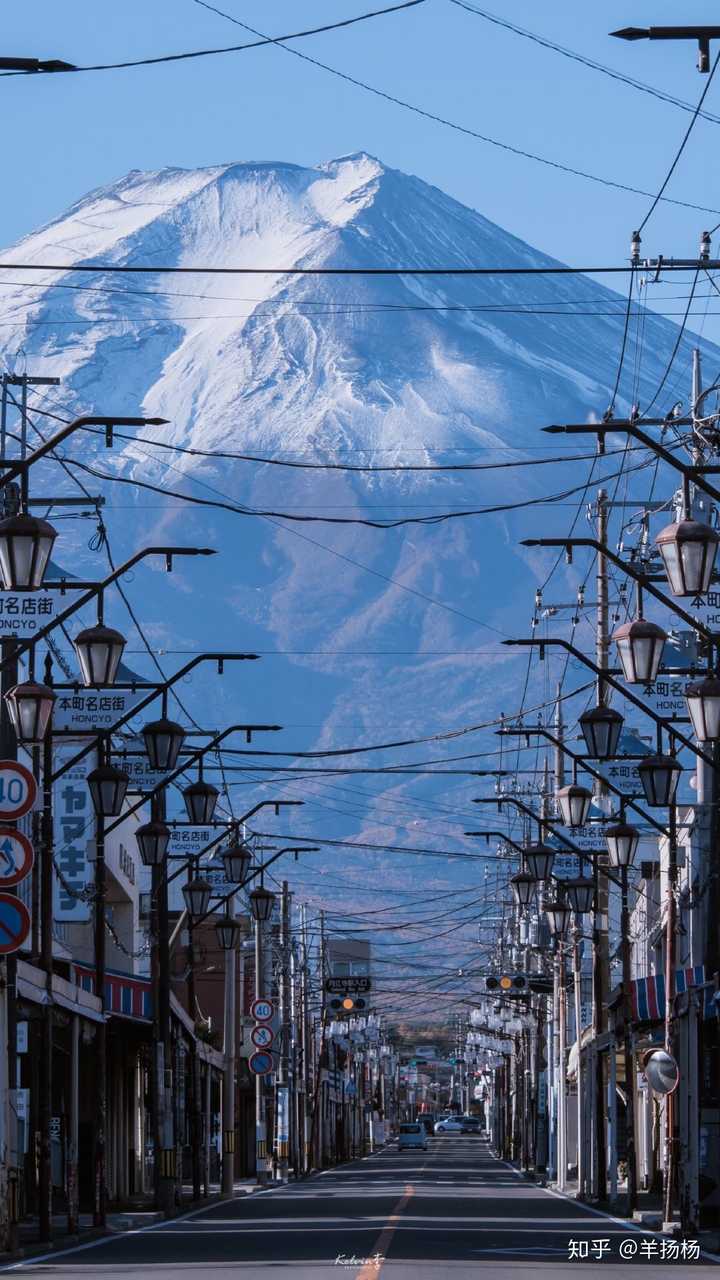 个人超级喜欢 日本街道的那种景观 电脑桌面也是富士山   有朝一日想