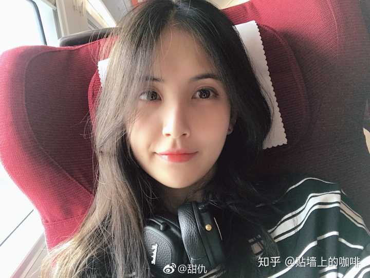高中时素颜就好看的女生长大化妆后岂不是逆天吗?