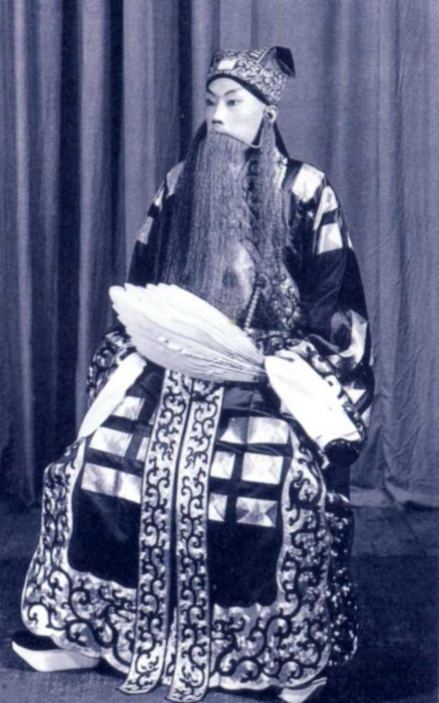 四郎探母 梅葆玥饰杨延辉 杨失伍杨三爷: 击鼓骂曹 杨宝森饰祢衡