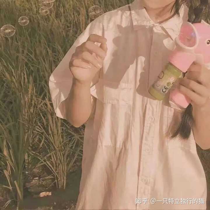 有没有那种男生穿西装的情侣头像?