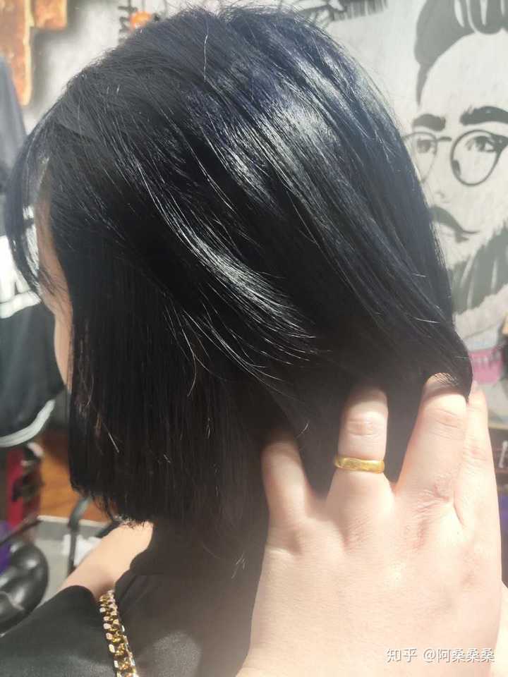 染发后黑蓝色褪色吗?