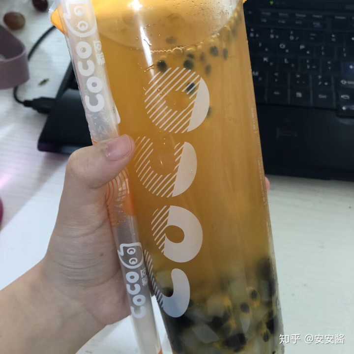 正常的女生喝奶茶是不是嘬两口就扔?