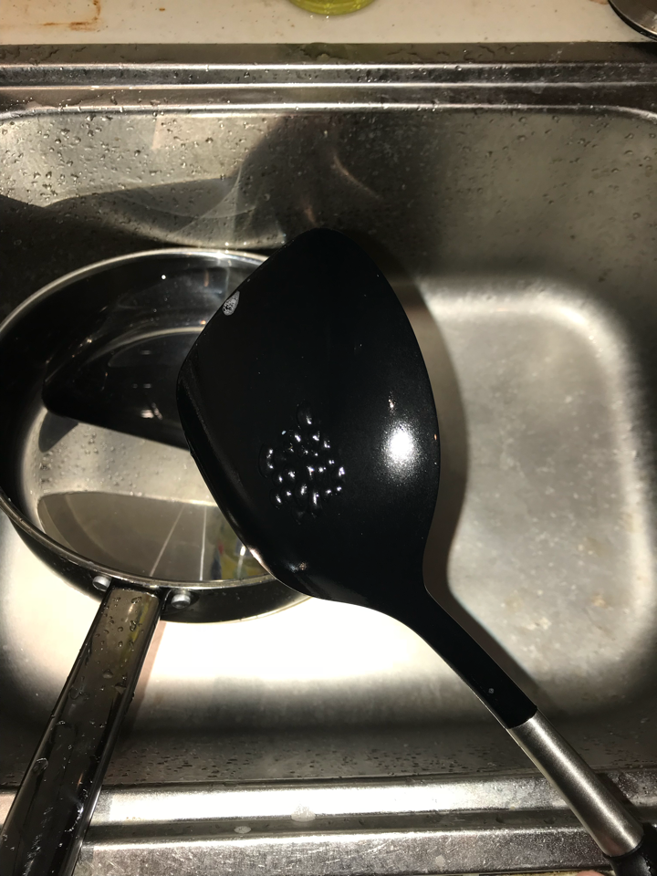 宜家的塑料锅铲起泡了,怎么回事?