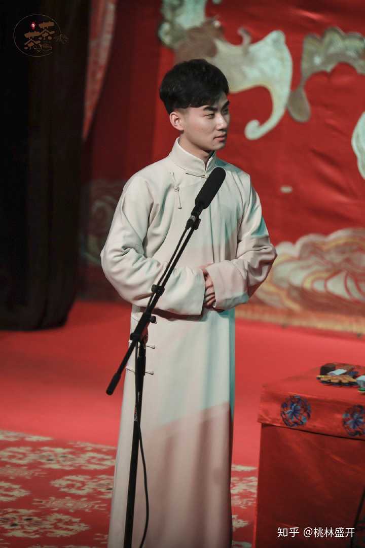 可以请德云女孩帮我介绍介绍德云社的各位角儿们吗?