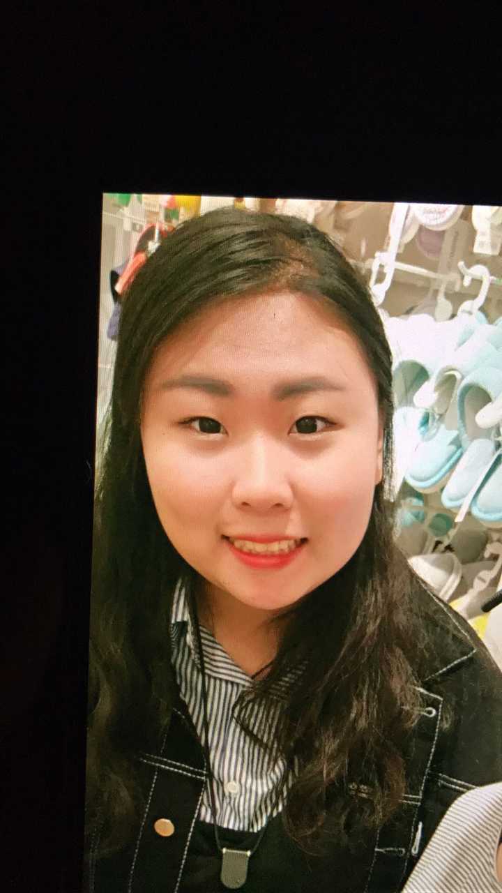 一个女孩由丑变漂亮是什么感觉?
