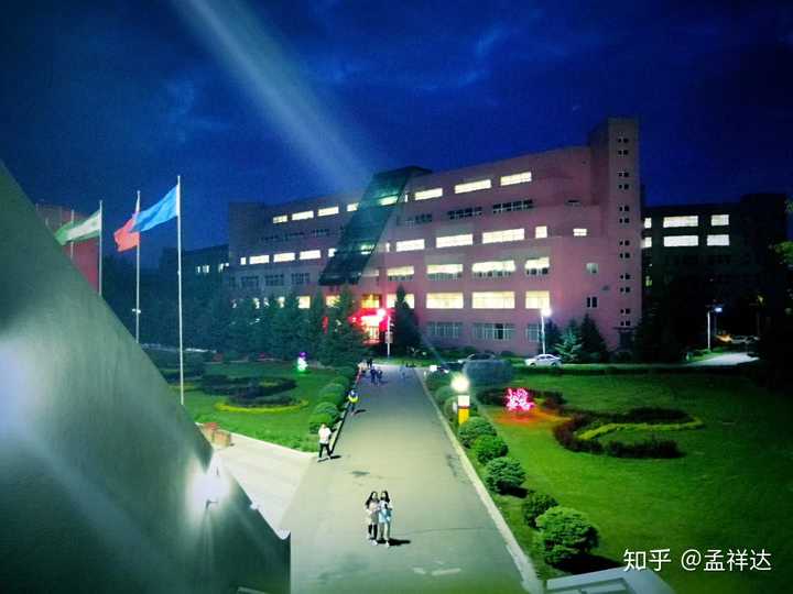 佳木斯大学的自习室和图书馆什么情况?学生会如何?老师管的宽吗?