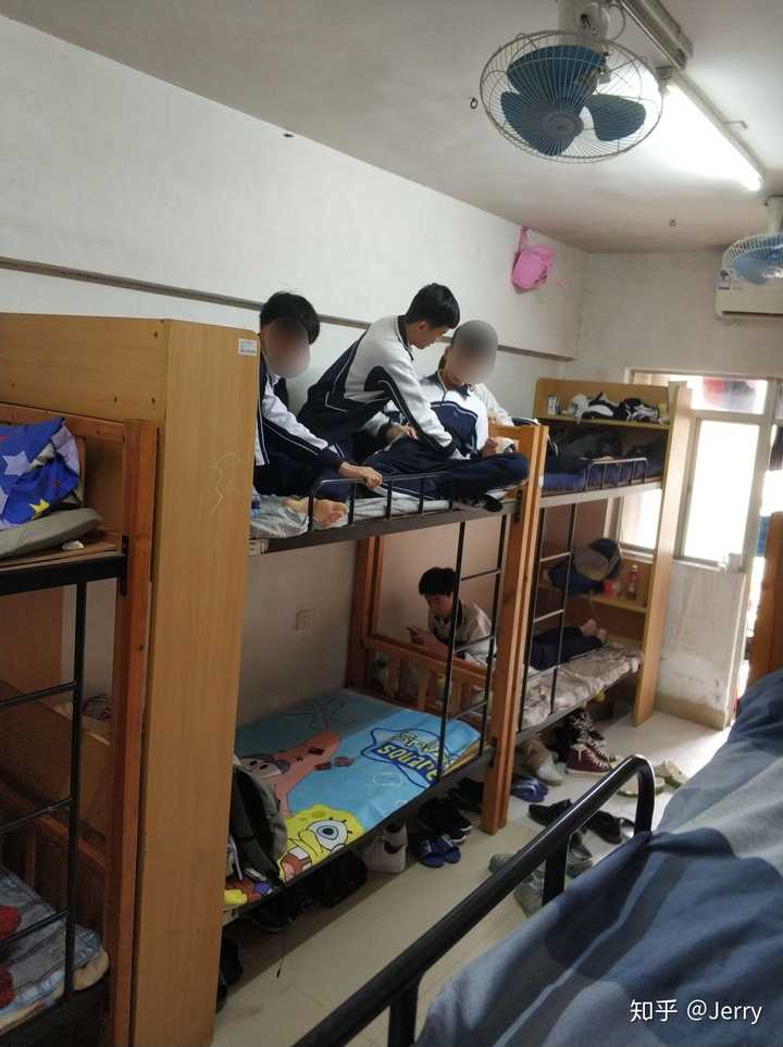 深圳布吉高级中学的宿舍是怎样的?