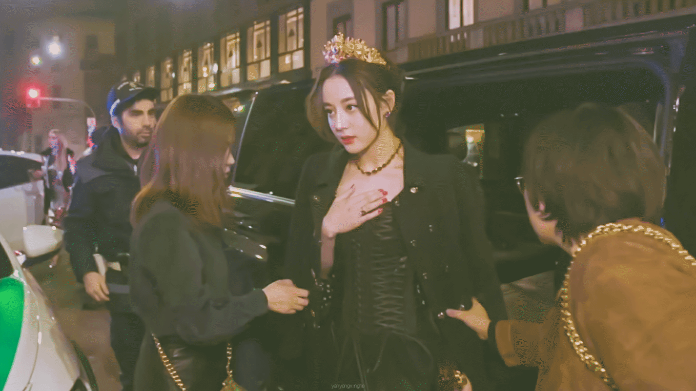 能不能用图片展示迪丽热巴的神颜?