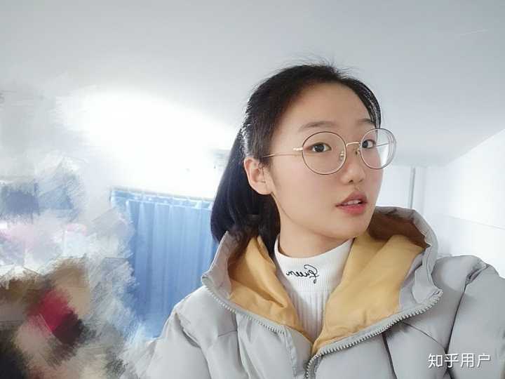 单眼皮 肿泡眼 塌鼻梁 眼距宽 想哭 然后放一张戴眼镜的