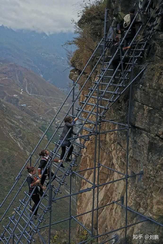 如何看待大凉山悬崖村开始搬家,这几年悬崖村发生了哪些变化?