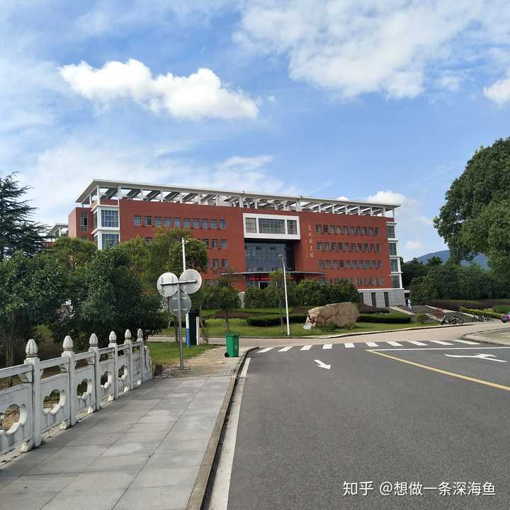 安庆师范大学和合肥师范学院哪一个好一点?