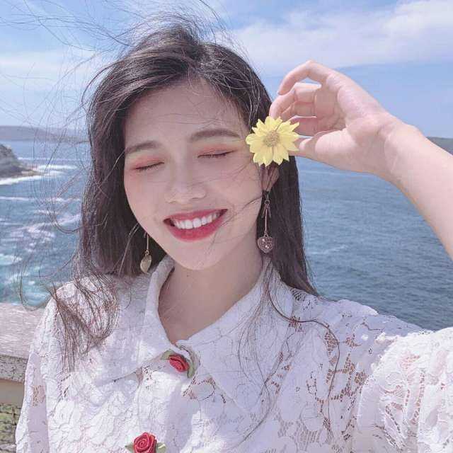 有没有那种一看感觉可以用"干净"这个词形容的女生头像啊?