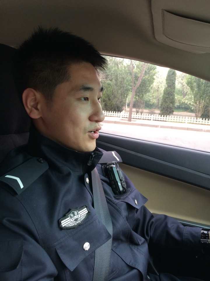 警察会认为自己穿制服很帅吗?