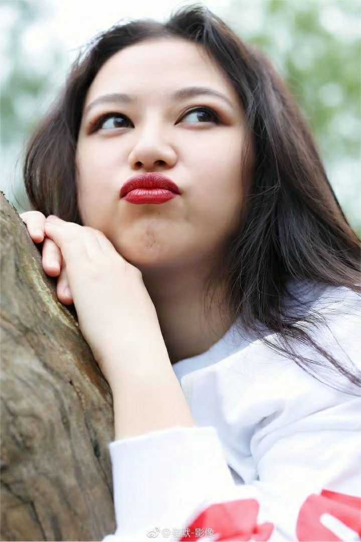 嘴大的女生怎么笑才好看
