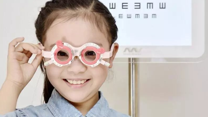 给小孩配眼镜有什么需要注意的地方?