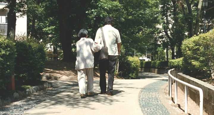 步履不停》就像是我对母亲的目送,把她生命中的瞬间,截取和收藏进电影