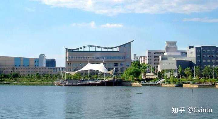 1985年定名岳阳大学.2003年2月,正式更名为湖南理工学院.