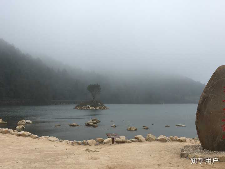 福建龙岩武平县老家冷清的景区,云雾缭绕,青山绿水,冷冷的.