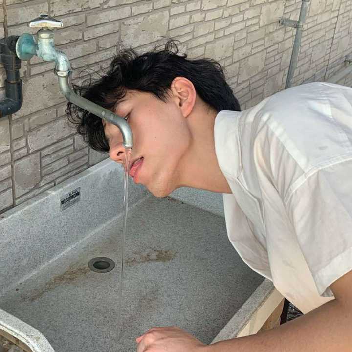 一个单身男生该用什么头像?