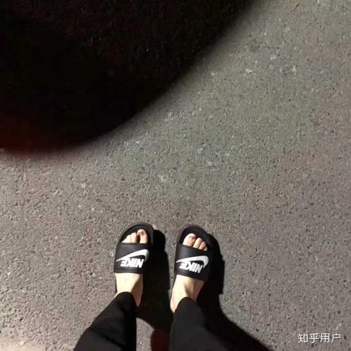 也会重视鞋子袜子的质量和舒适度 我个人对脚好看与否没什么拍 就