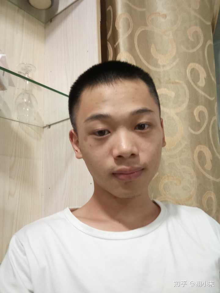 我的,都是用看二愣子,或者是像刚刚从监狱出来的那种眼神看我(ー_ー)!