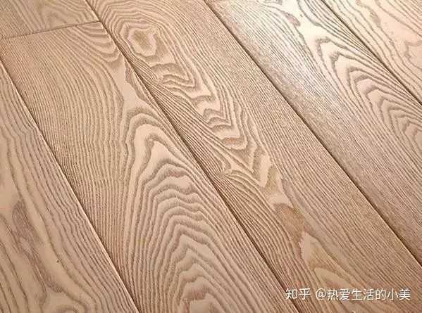 这是白蜡木吗?第一次买家具,有高手指点一下嘛?