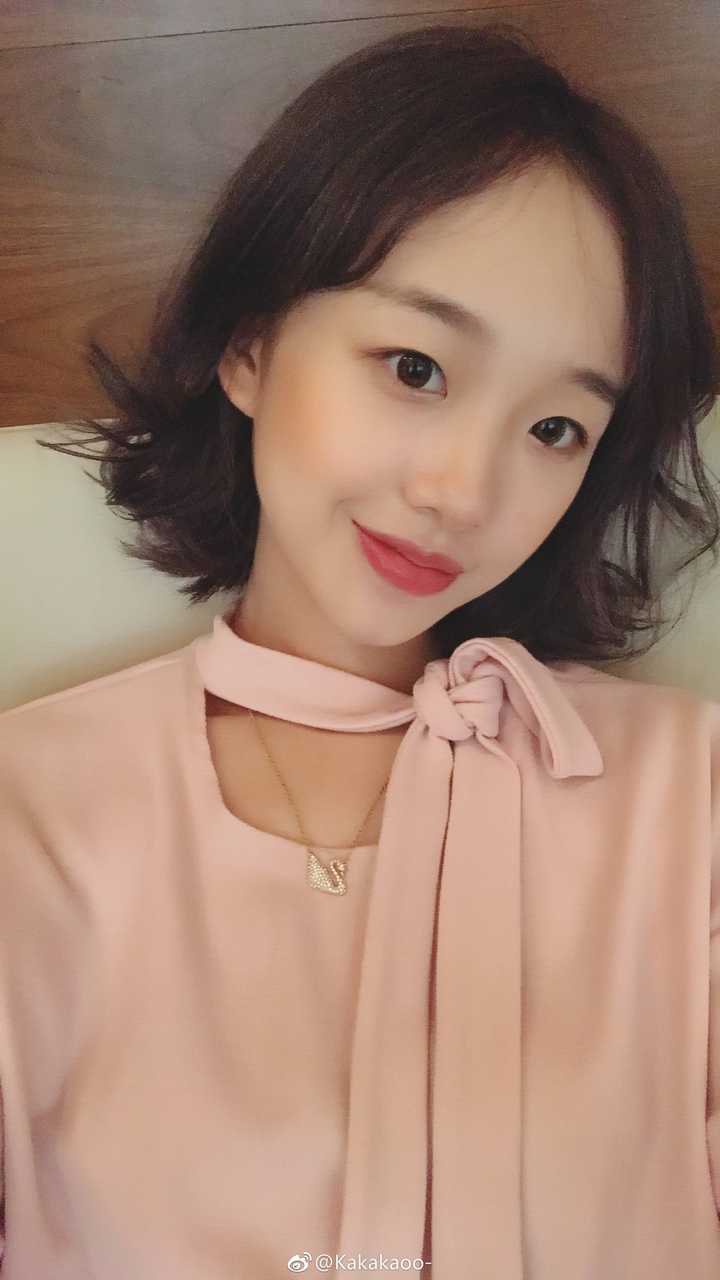 来答两个网红 印象中比较深刻又美的单眼皮妹子我觉得就是阿沁了