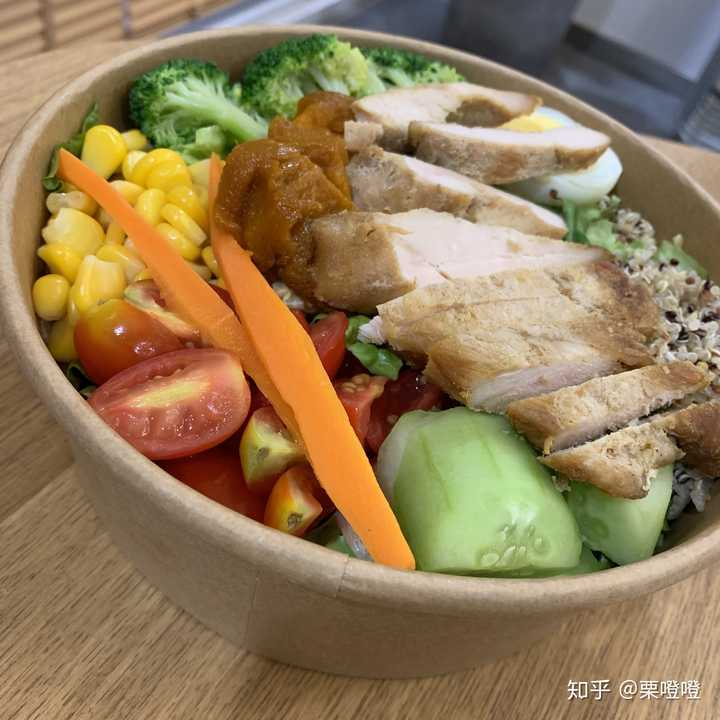 正经健身餐,不过这家鸡胸肉太柴了,番薯又太甜,不确定加了多少糖,没有